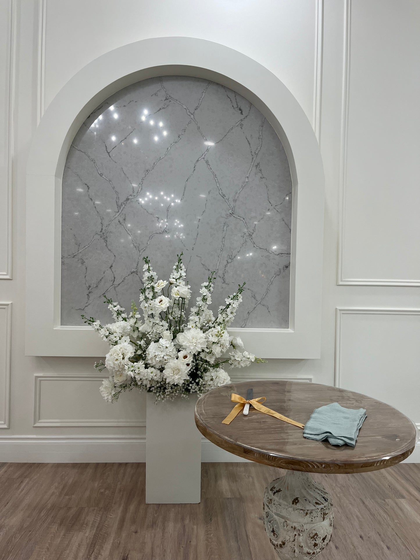 The Glacier Grande Pedestal Florals {Set of 6}